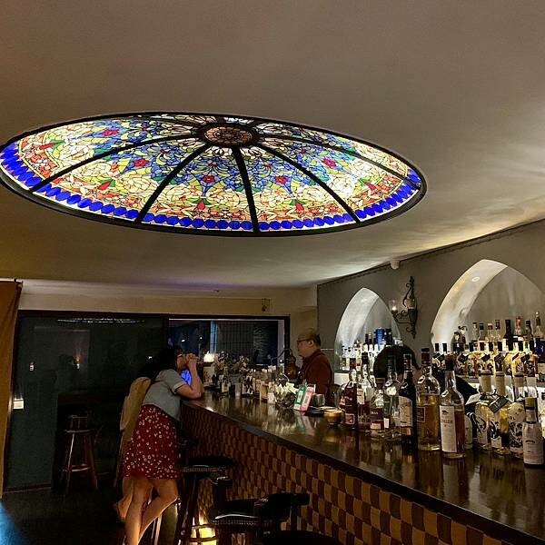 台北車站附近酒吧推薦/北車酒吧同位素為概念的酒吧-Isotope Bar/很有歐式教堂的感受/很有質感很有氣氛/我與