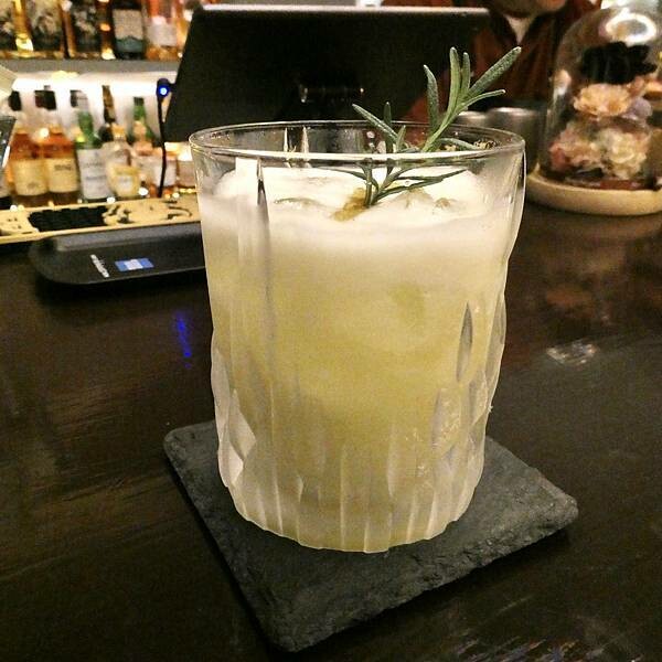 台北車站附近酒吧推薦/北車酒吧同位素為概念的酒吧-Isotope Bar/很有歐式教堂的感受/很有質感很有氣氛/我與