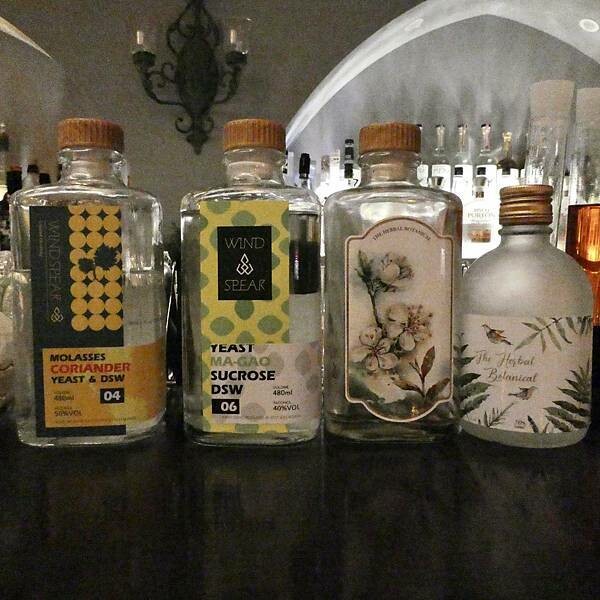 台北車站附近酒吧推薦/北車酒吧同位素為概念的酒吧-Isotope Bar/很有歐式教堂的感受/很有質感很有氣氛/我與