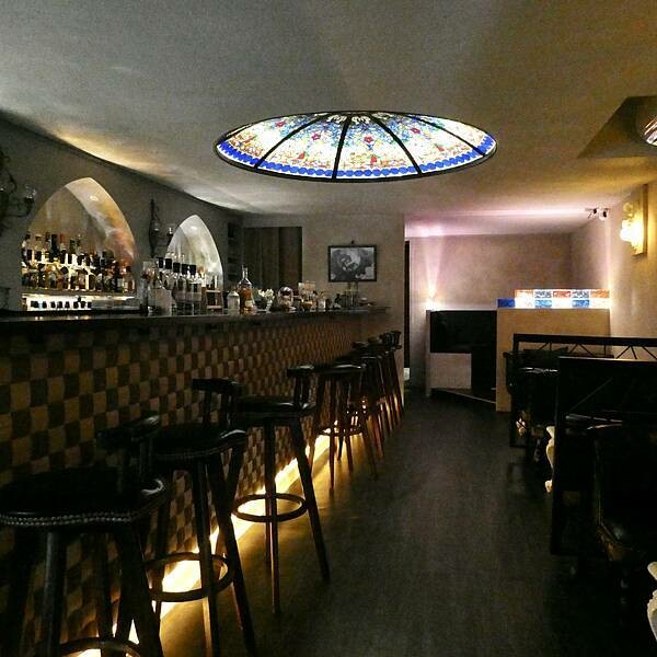 台北車站附近酒吧推薦/北車酒吧同位素為概念的酒吧-Isotope Bar/很有歐式教堂的感受/很有質感很有氣氛/我與