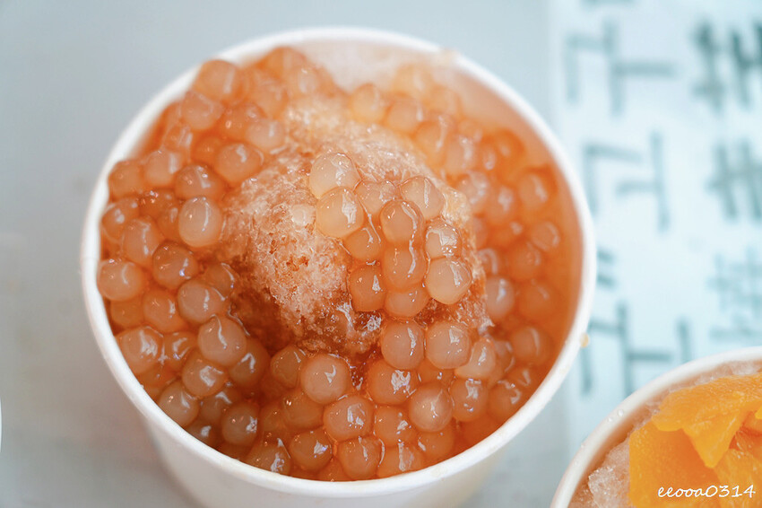 貓空樟樹步道「山上豆花」，燒麻糬、粉圓冰、鳳梨冰也大人氣，貓