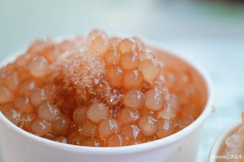 貓空樟樹步道「山上豆花」，燒麻糬、粉圓冰、鳳梨冰也大人氣，貓