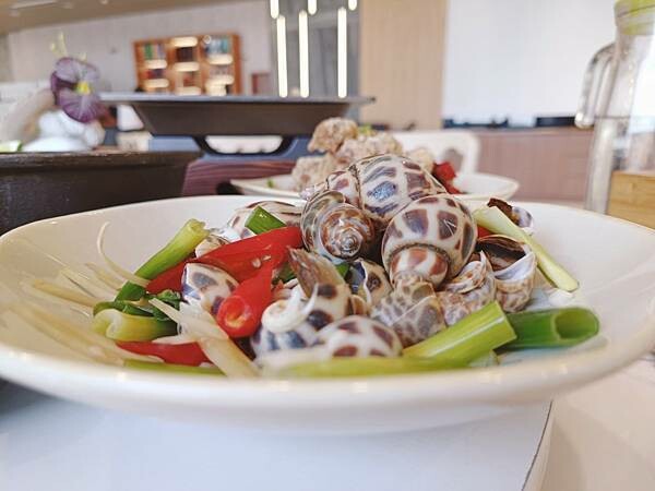 [ 新竹海鮮餐廳 ] 千八料亭-八海宴。鮮嫩的活海鮮料理有著味覺的饗宴滿滿正港的海味/日本鹽烤黑喉魚/慶生聚餐好去處/南寮漁港