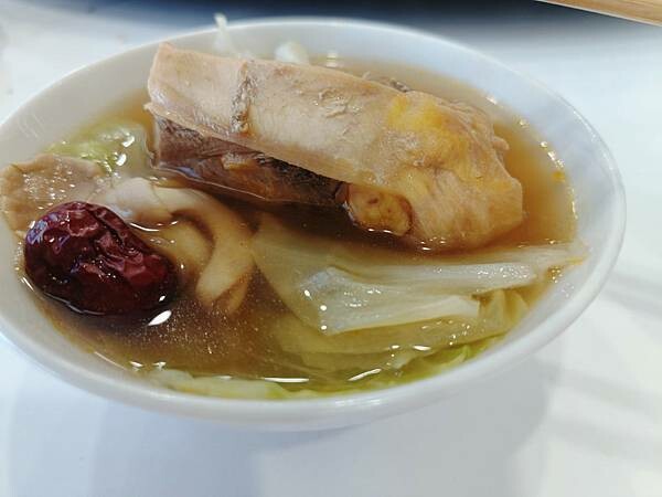 [ 新竹海鮮餐廳 ] 千八料亭-八海宴。鮮嫩的活海鮮料理有著味覺的饗宴滿滿正港的海味/日本鹽烤黑喉魚/慶生聚餐好去處/南寮漁港