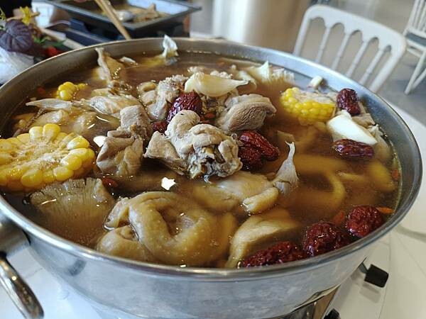 [ 新竹海鮮餐廳 ] 千八料亭-八海宴。鮮嫩的活海鮮料理有著味覺的饗宴滿滿正港的海味/日本鹽烤黑喉魚/慶生聚餐好去處/南寮漁港