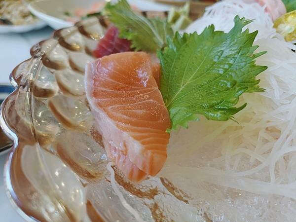 [ 新竹海鮮餐廳 ] 千八料亭-八海宴。鮮嫩的活海鮮料理有著味覺的饗宴滿滿正港的海味/日本鹽烤黑喉魚/慶生聚餐好去處/南寮漁港