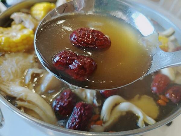 [ 新竹海鮮餐廳 ] 千八料亭-八海宴。鮮嫩的活海鮮料理有著味覺的饗宴滿滿正港的海味/日本鹽烤黑喉魚/慶生聚餐好去處/南寮漁港