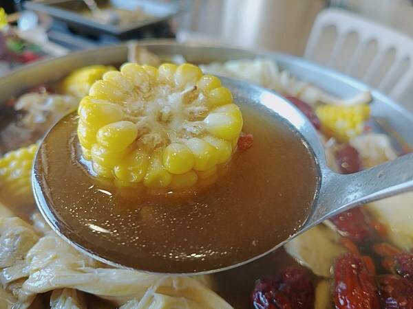 [ 新竹海鮮餐廳 ] 千八料亭-八海宴。鮮嫩的活海鮮料理有著味覺的饗宴滿滿正港的海味/日本鹽烤黑喉魚/慶生聚餐好去處/南寮漁港