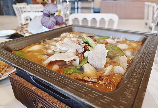 [ 新竹海鮮餐廳 ] 千八料亭-八海宴。鮮嫩的活海鮮料理有著味覺的饗宴滿滿正港的海味/日本鹽烤黑喉魚/慶生聚餐好去處/南寮漁港