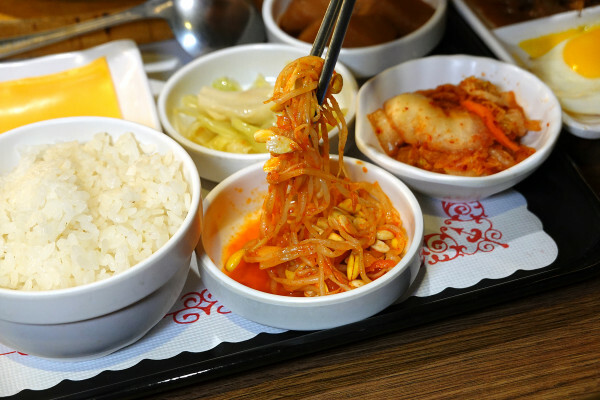 有免費茶飲的好吃西門町韓式料理個人套餐、西門韓式個人鍋物-釜山順豆腐，一個人就能開吃的平價韓式料理套餐