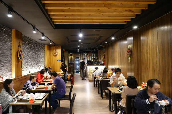 有免費茶飲的好吃西門町韓式料理個人套餐、西門韓式個人鍋物-釜山順豆腐，一個人就能開吃的平價韓式料理套餐