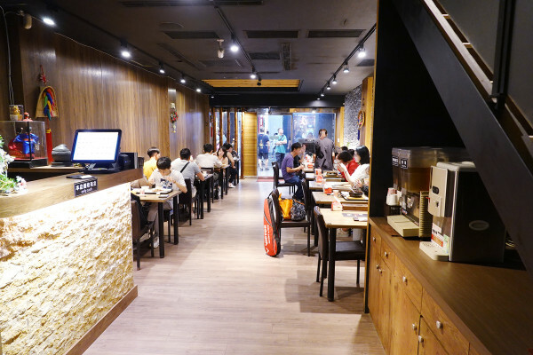 有免費茶飲的好吃西門町韓式料理個人套餐、西門韓式個人鍋物-釜山順豆腐，一個人就能開吃的平價韓式料理套餐