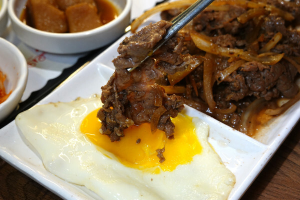 有免費茶飲的好吃西門町韓式料理個人套餐、西門韓式個人鍋物-釜山順豆腐，一個人就能開吃的平價韓式料理套餐