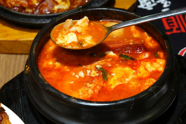 有免費茶飲的好吃西門町韓式料理個人套餐、西門韓式個人鍋物-釜山順豆腐，一個人就能開吃的平價韓式料理套餐