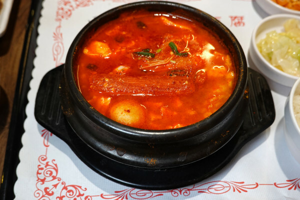 有免費茶飲的好吃西門町韓式料理個人套餐、西門韓式個人鍋物-釜山順豆腐，一個人就能開吃的平價韓式料理套餐