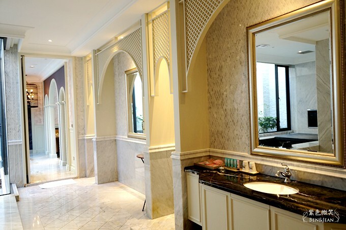 台中市南屯區台中芭蕾城堡酒店》頂級villa房型，泳池SPA好享受，不出國也能體驗異國風情的魅力