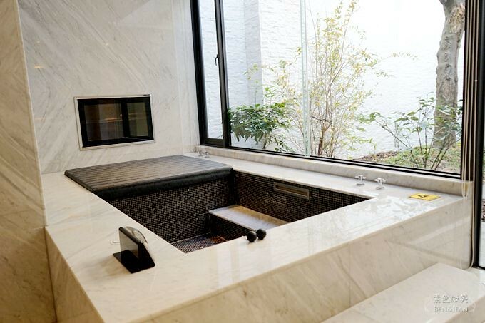 台中市南屯區台中芭蕾城堡酒店》頂級villa房型，泳池SPA好享受，不出國也能體驗異國風情的魅力