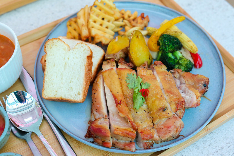 高雄｜光室咖啡 Light Is Café  原址是壽山動物園黑猩猩的家/一起來去動物園喝咖啡