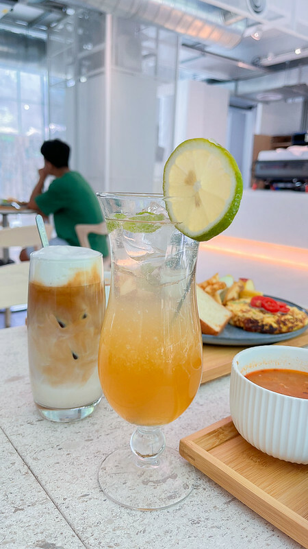 高雄｜光室咖啡 Light Is Café  原址是壽山動物園黑猩猩的家/一起來去動物園喝咖啡