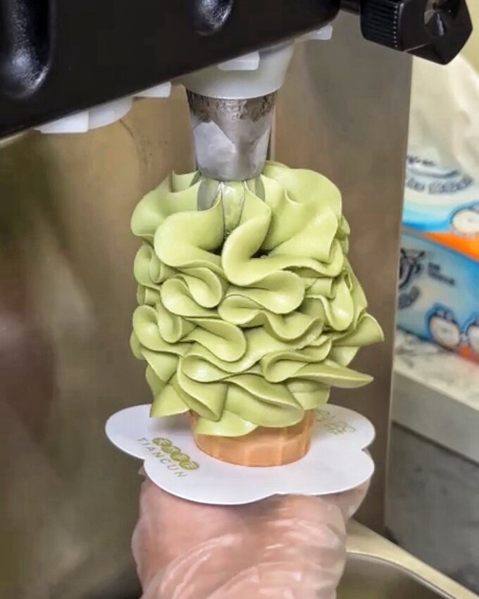 【甜村天然手作】一秒到日本！台灣也吃得到超美的花型霜淇淋了！被飲料店耽誤的霜淇淋店？ - 阿華田的美食日記