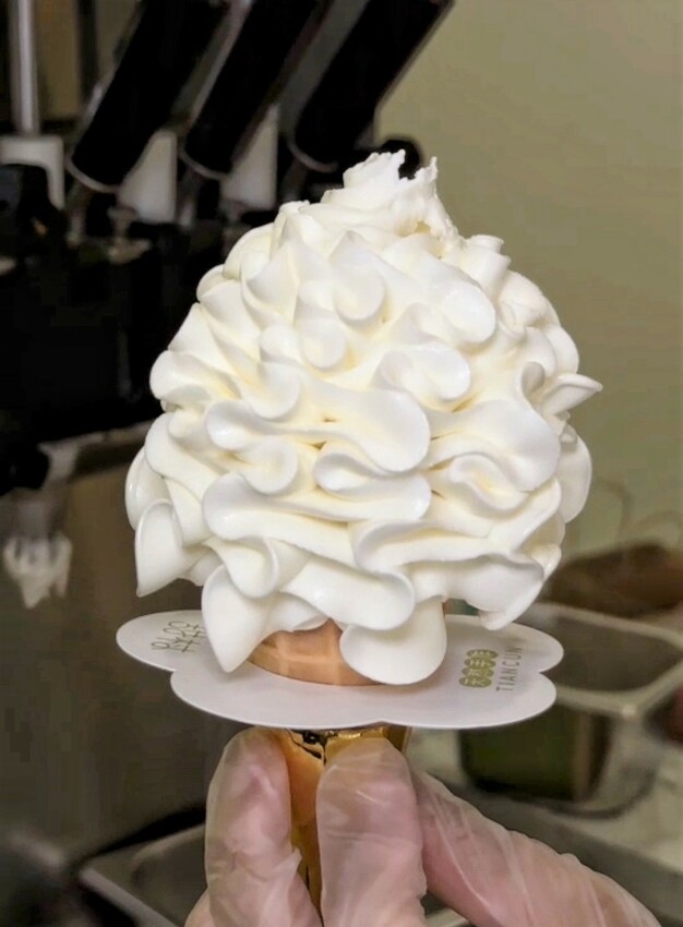 【甜村天然手作】一秒到日本！台灣也吃得到超美的花型霜淇淋了！被飲料店耽誤的霜淇淋店？ - 阿華田的美食日記