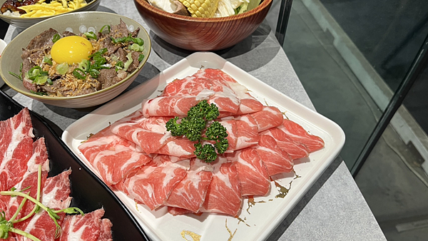【桃園美食】藝文特區質感火鍋|蔬食吃到飽|加89元吃到和牛飯