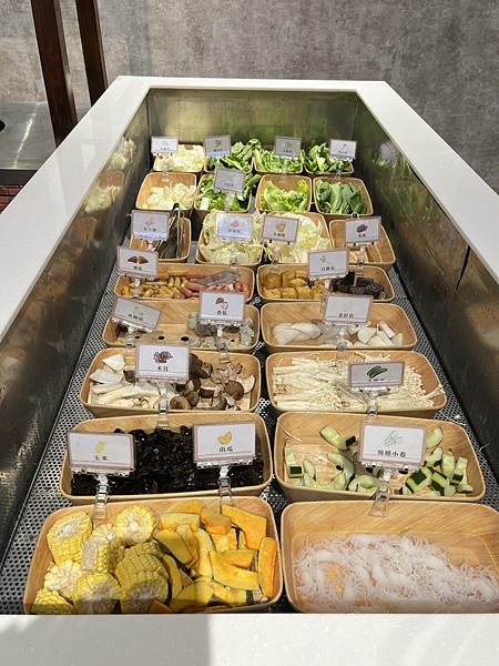 【桃園美食】藝文特區質感火鍋|蔬食吃到飽|加89元吃到和牛飯