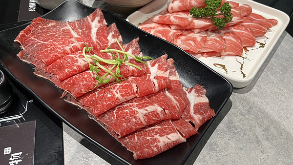 【桃園美食】藝文特區質感火鍋|蔬食吃到飽|加89元吃到和牛飯