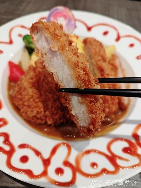 主題餐廳|KIRABASE信義店|星辰偶像展演所,絕地求生快閃店,科幻氛圍、獨特餐點、649調酒暢飲,多元互動