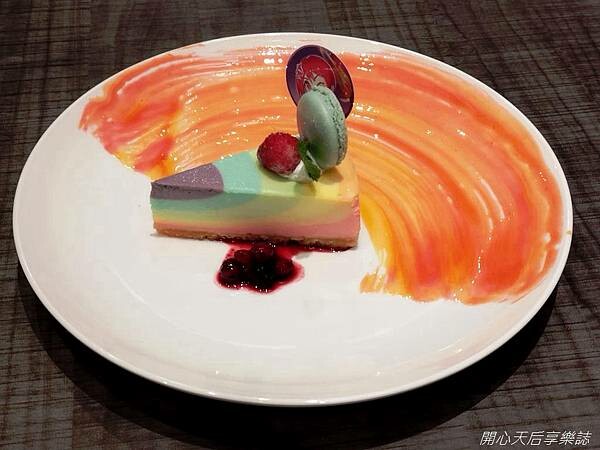 主題餐廳|KIRABASE信義店|星辰偶像展演所,絕地求生快閃店,科幻氛圍、獨特餐點、649調酒暢飲,多元互動