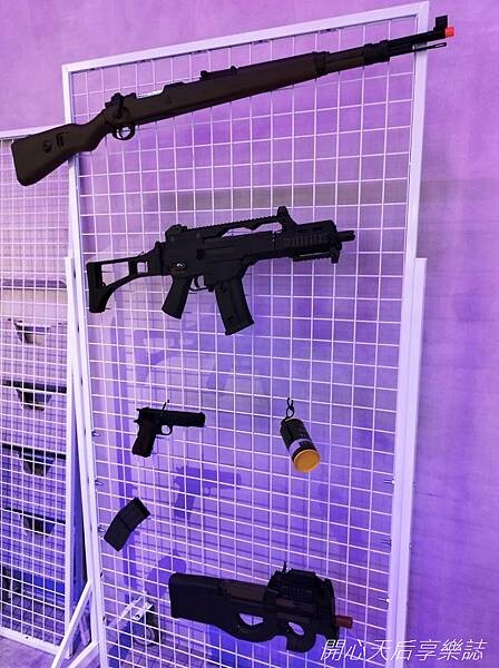 主題餐廳|KIRABASE信義店|星辰偶像展演所,絕地求生快閃店,科幻氛圍、獨特餐點、649調酒暢飲,多元互動