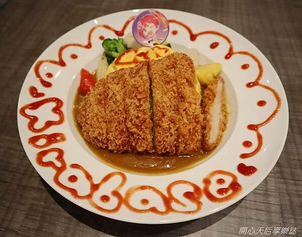 主題餐廳|KIRABASE信義店|星辰偶像展演所,絕地求生快閃店,科幻氛圍、獨特餐點、649調酒暢飲,多元互動