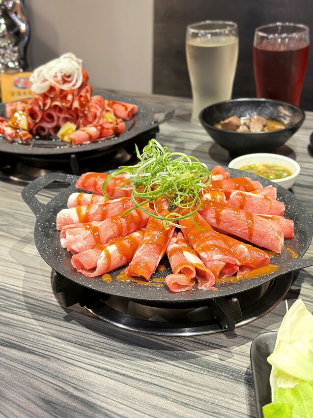 [台中北區]花漾夯夯鍋｜$229起火鍋吃到飽｜$99up值升火烤雙享｜獨家梅干肉片、麻辣鴨血、刈包不限量爽爽吃｜內附菜單 - 萍姐愛分享