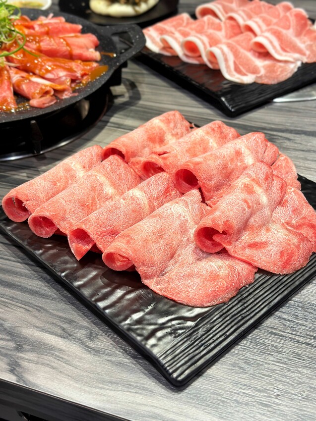 [台中北區]花漾夯夯鍋｜$229起火鍋吃到飽｜$99up值升火烤雙享｜獨家梅干肉片、麻辣鴨血、刈包不限量爽爽吃｜內附菜單 - 萍姐愛分享