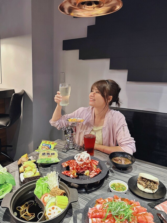 [台中北區]花漾夯夯鍋｜$229起火鍋吃到飽｜$99up值升火烤雙享｜獨家梅干肉片、麻辣鴨血、刈包不限量爽爽吃｜內附菜單 - 萍姐愛分享