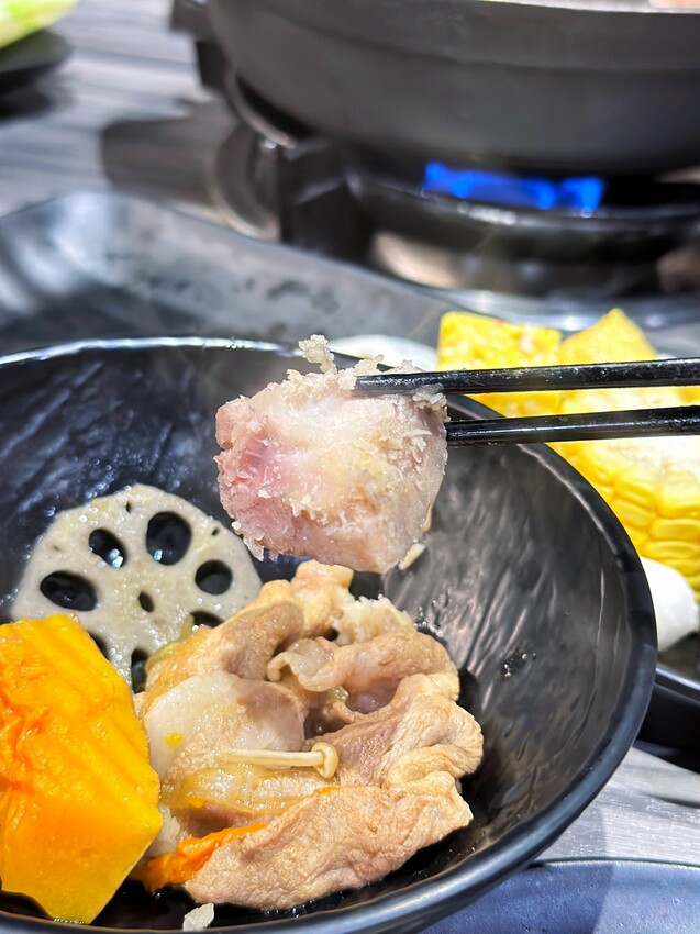 [台中北區]花漾夯夯鍋｜$229起火鍋吃到飽｜$99up值升火烤雙享｜獨家梅干肉片、麻辣鴨血、刈包不限量爽爽吃｜內附菜單 - 萍姐愛分享