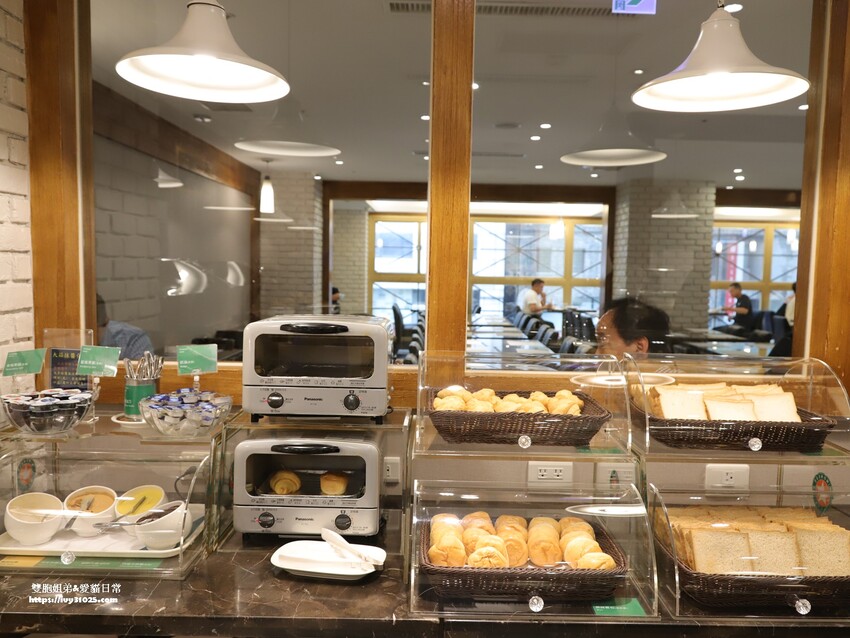 高雄住宿優質選擇 康橋商旅光榮碼頭館 早餐消夜點心 旅途精神糧食