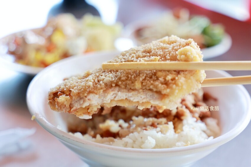 員林爌肉飯推薦｜員林阿政爌肉燒肉飯，隱藏員水路榕樹下小吃推薦爌肉.燒肉.排骨還有自家炒辣也是絕配！