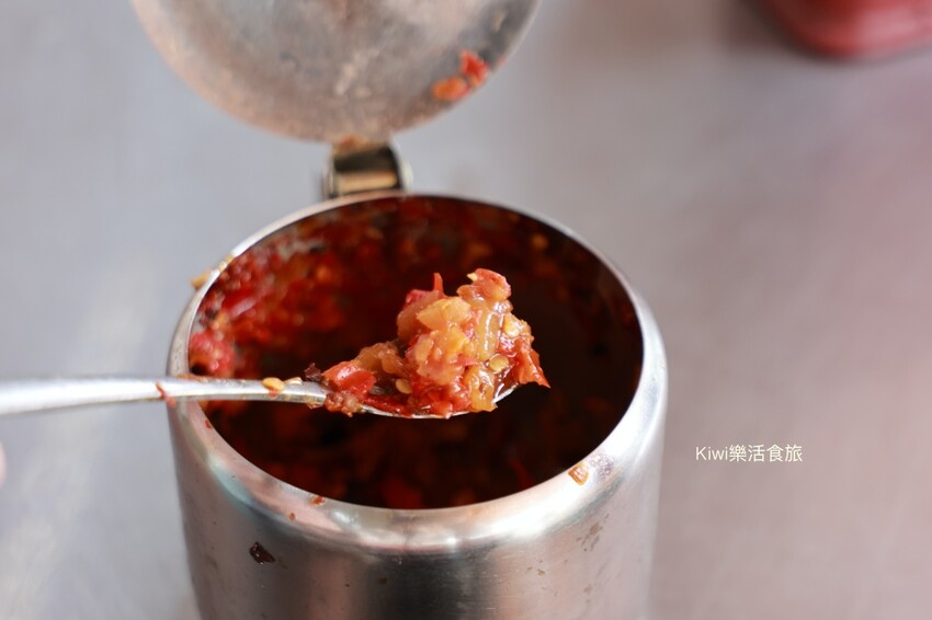 員林爌肉飯推薦｜員林阿政爌肉燒肉飯，隱藏員水路榕樹下小吃推薦爌肉.燒肉.排骨還有自家炒辣也是絕配！