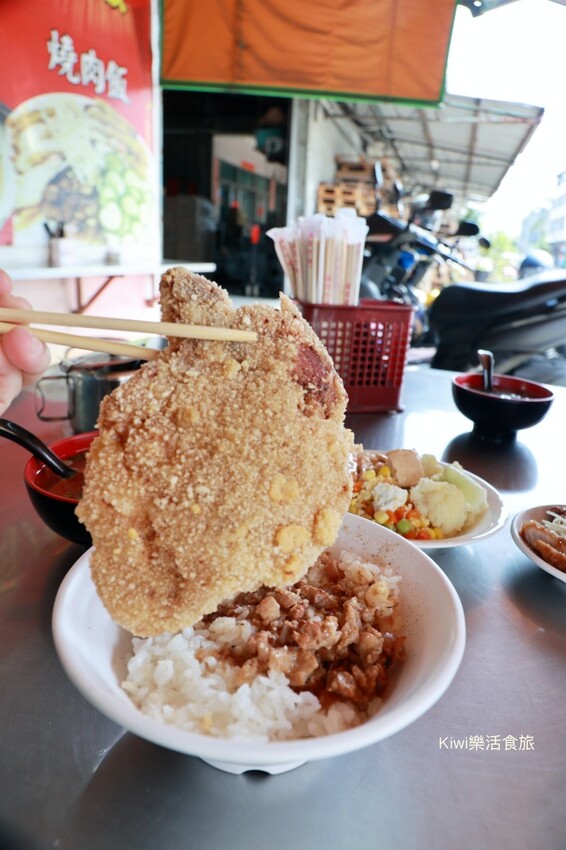 員林爌肉飯推薦｜員林阿政爌肉燒肉飯，隱藏員水路榕樹下小吃推薦爌肉.燒肉.排骨還有自家炒辣也是絕配！