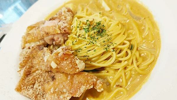 戀焗複合式焗烤屋｜台北ＣＰ值最高的義大利麵店！大雞腿加上義大利麵只要１２０元！