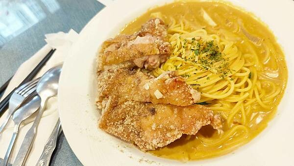 戀焗複合式焗烤屋｜台北ＣＰ值最高的義大利麵店！大雞腿加上義大利麵只要１２０元！