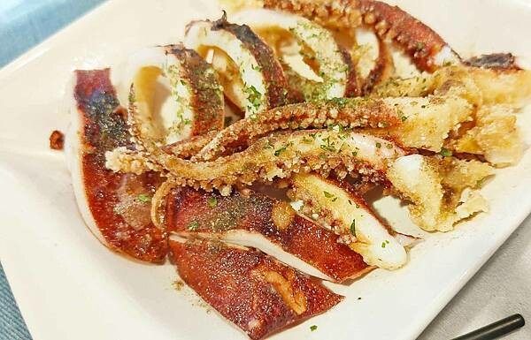 戀焗複合式焗烤屋｜台北ＣＰ值最高的義大利麵店！大雞腿加上義大利麵只要１２０元！