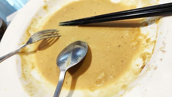 戀焗複合式焗烤屋｜台北ＣＰ值最高的義大利麵店！大雞腿加上義大利麵只要１２０元！