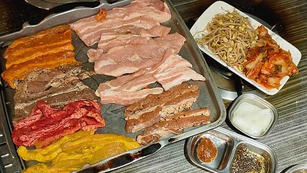 老郭舖山東蔥油餅｜人潮絡繹不絕，開不到五小時的超人氣蔥油餅店