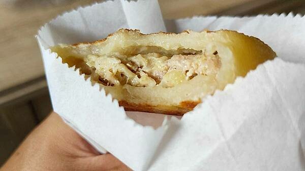 老郭舖山東蔥油餅｜人潮絡繹不絕，開不到五小時的超人氣蔥油餅店