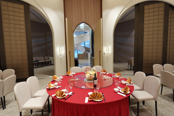 桃園市桃園區全台最美烤鴨餐廳-晶粵軒烤鴨餐廳桃園店，桃園裝潢美、餐點精緻，品粵軒烤鴨套餐，家庭聚會、商務宴客首選