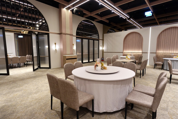 桃園市桃園區全台最美烤鴨餐廳-晶粵軒烤鴨餐廳桃園店，桃園裝潢美、餐點精緻，品粵軒烤鴨套餐，家庭聚會、商務宴客首選