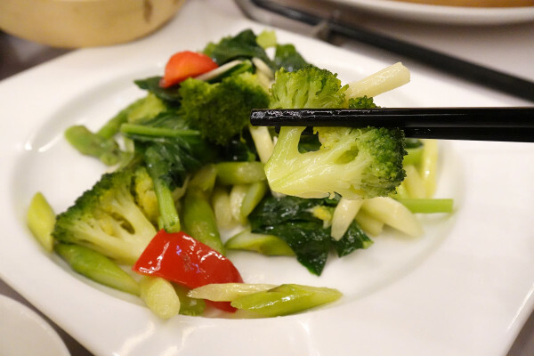 桃園市桃園區全台最美烤鴨餐廳-晶粵軒烤鴨餐廳桃園店，桃園裝潢美、餐點精緻，品粵軒烤鴨套餐，家庭聚會、商務宴客首選