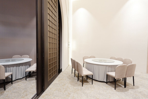 桃園市桃園區全台最美烤鴨餐廳-晶粵軒烤鴨餐廳桃園店，桃園裝潢美、餐點精緻，品粵軒烤鴨套餐，家庭聚會、商務宴客首選